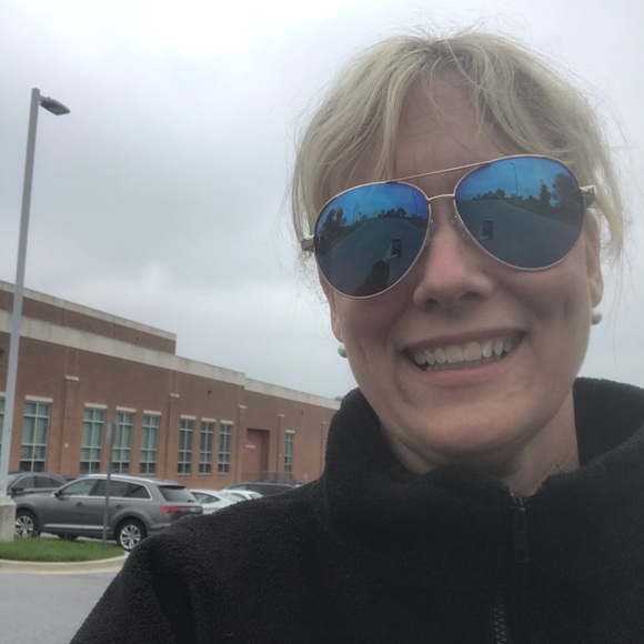 Meet your Posher, Christina - Picture 4 of 7